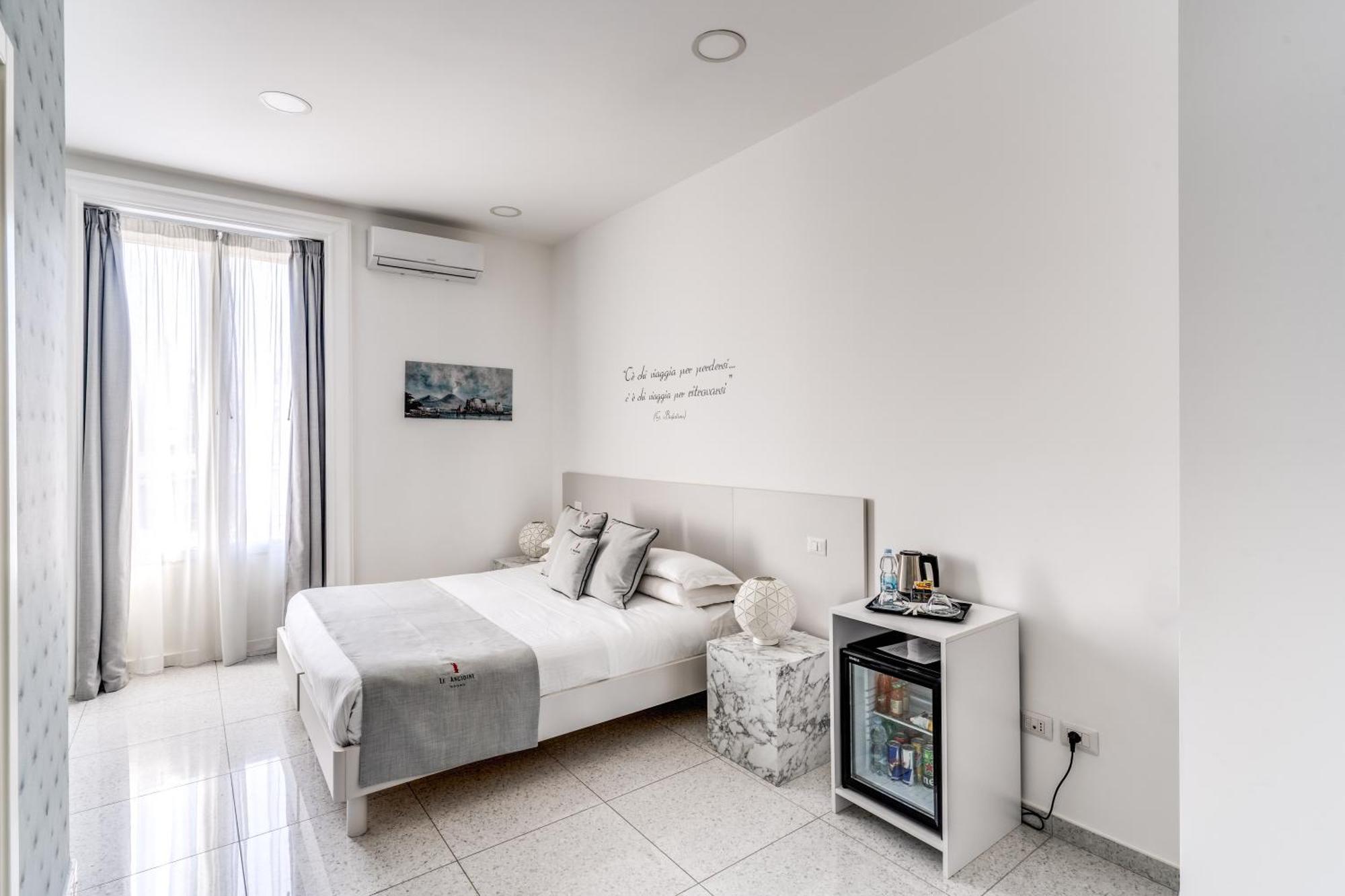Le Angioine Rooms Naples Exterior photo